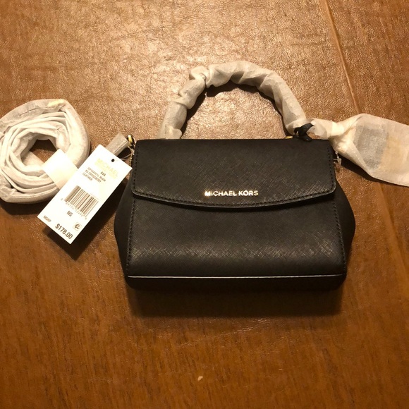 Michael Kors Black Mini Purse 2024 www.alhudapk